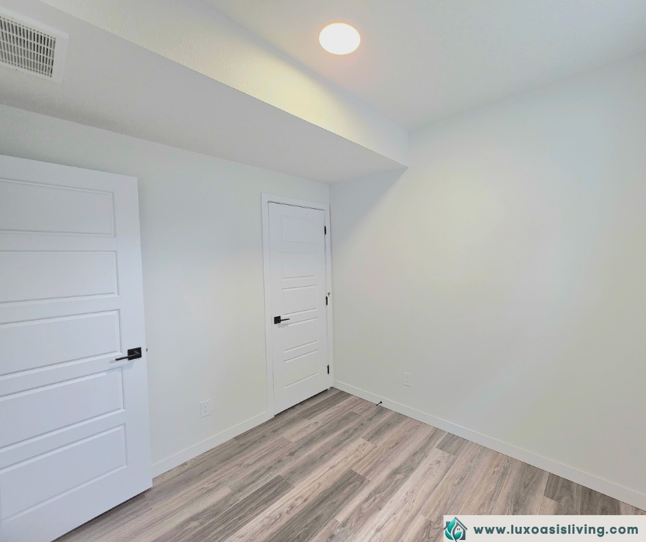 Lakeside Luxury: Brand New 2-Bedroom Basement Suite in Keswick